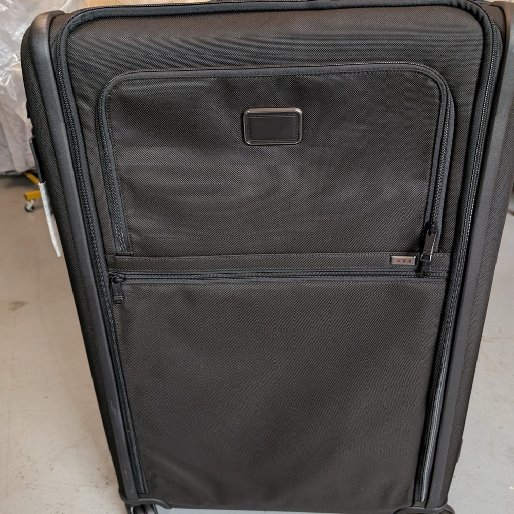 Tumi Black Luggage with Durable Fabric and Retractable Handle